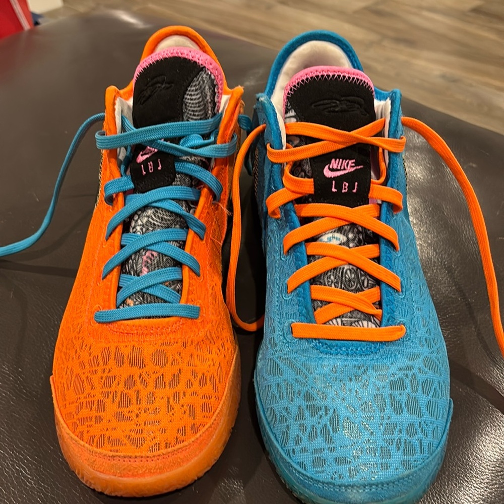 These are basketball shoes been used very clean and new and no rips. From nike.